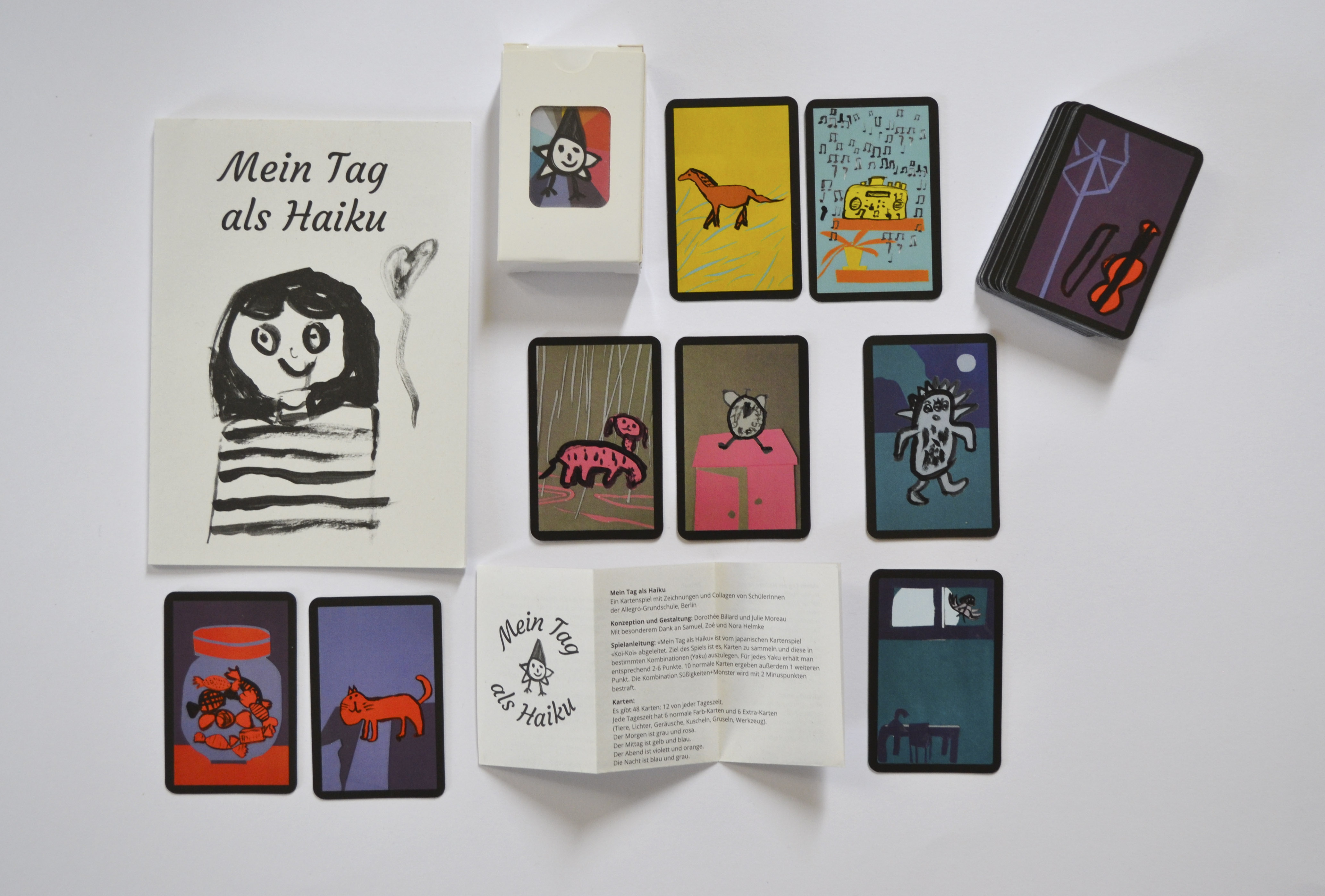 jeu de cartes Main Tag als Haiku, cartes étalées sur une table