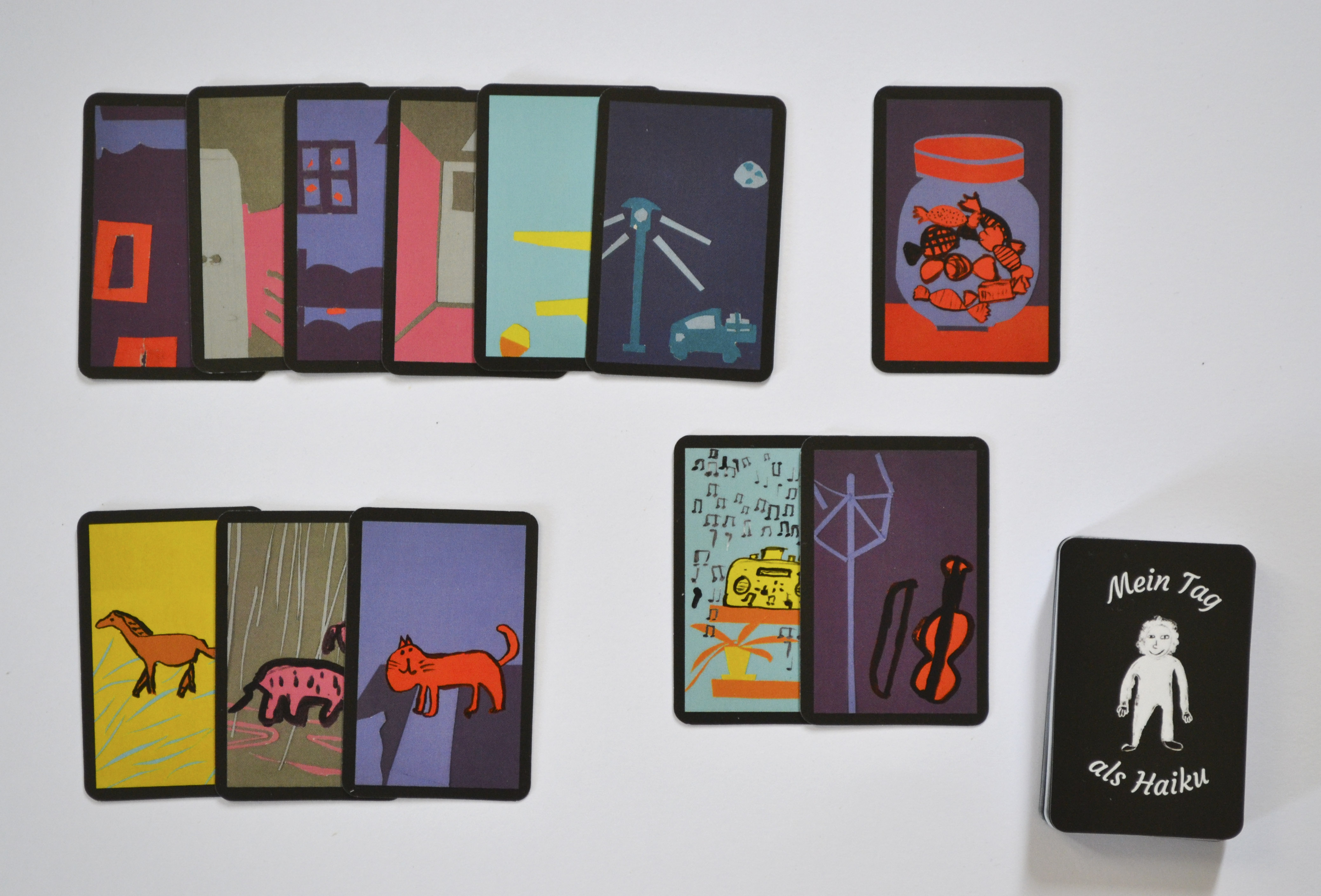 jeu de cartes Main Tag als Haiku, cartes étalées sur une table